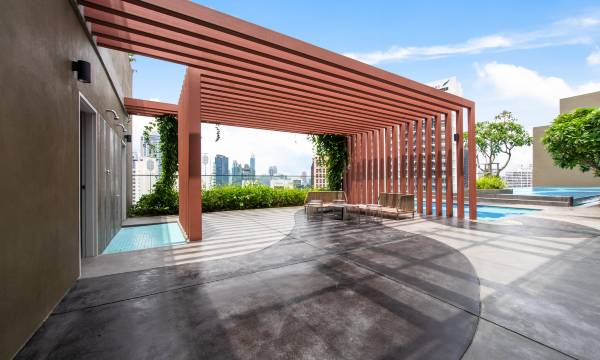 Majestic by Avery at Klcc【Located in the City Center+10 mins to Twin Towers+Rooftop Infinity pool】