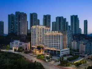 SUITES BY HILTON