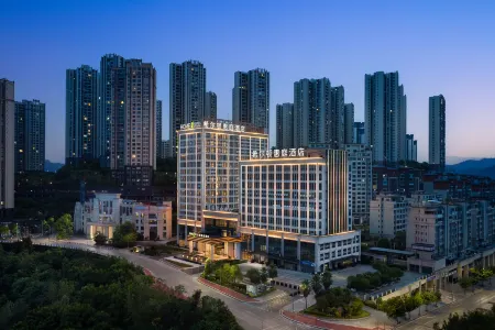 SUITES BY HILTON Отели рядом с достопримечательностью «Zhongzhou Old Street»