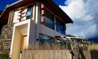Four Girls Mountain Lanxi Wild Luxury Hotel (Changpinggou Scenic Area Branch)