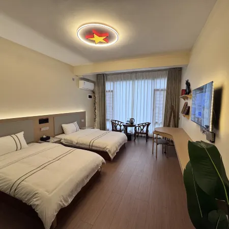Rongguang Hotel (Tianzi Hot Spring)