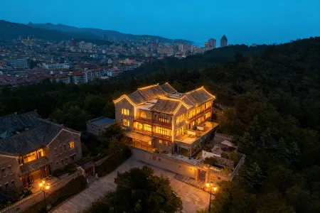 Floral Hotel·Luxury Yunben Hotel (Weihai Huancuilou Shop) Отели рядом с достопримечательностью «Grape Beach Bathing Beach»