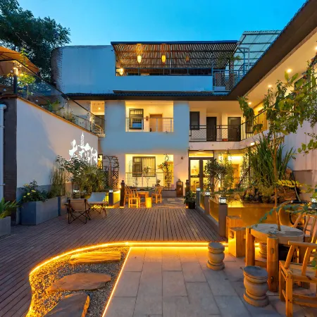 Liangyi Hostel by Luoyang’s Liren Alley
