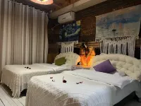 Orange Waiting for the Wind, Waiting for You Homestay