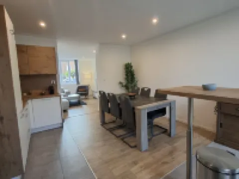 Large and quiet apartment next to the city center Hoteles en Douai