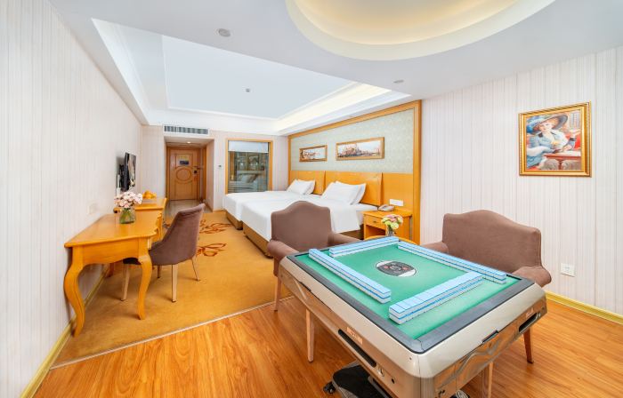 Vienna Hotel (Lingshan Liufengshan Pedestrian Street)
