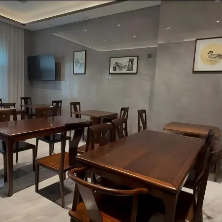 KELLY HOTEL