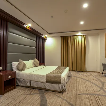 MG Crown Hotel 1 Отели рядом с достопримечательностью «Гора Ухуд»