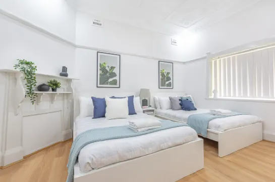 Cozy Rooms in Eastwood – Walk to Shops & Station