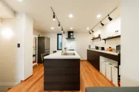 98m²｜Best Location｜Free Parking｜Luxury 4-Floor Private House
