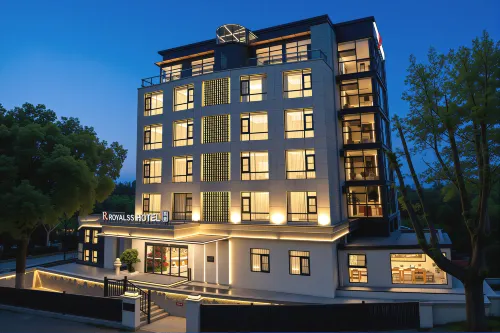 Meihao R Royalss Hotel （Qingdao Zhanqiao Railway Station Branch） - Beach resorts