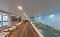 Hilton Warsaw City - Pools