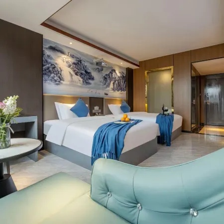 Xinning Jincheng Hotel (Langshan Avenue West Bus Station)