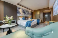 Xinning Jincheng Hotel (Langshan Avenue West Bus Station)