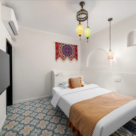Bajianli Homestay (Yining Airport Liuxing Street)