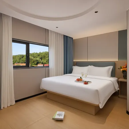 Lujing Cloud Hotel (Huizhou West Lake Honghua Lake Scenic Area)