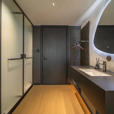 Ouchen · Grand High-Rise Hotel (Jiefangbei Pedestrian Street Hong Ya Dong)