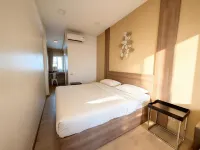 R 17 Living Hotel Отели рядом с достопримечательностью «Ратчадафисек»