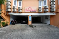 RedDoorz Near Kota Lama Semarang - Pensions