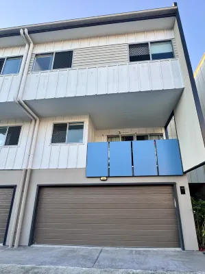 Market Square Modern Haven - Near QEII and Griffith Uni - parking