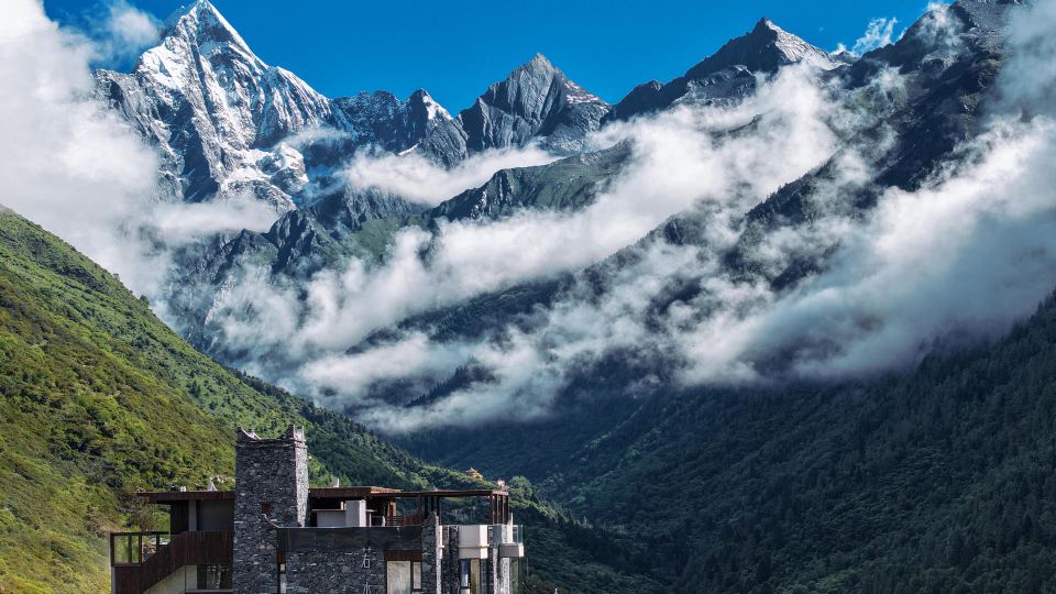 Ruoshui Mountain Retreat Holiday Inn (Siguniangshan Scenic Area Branch)
