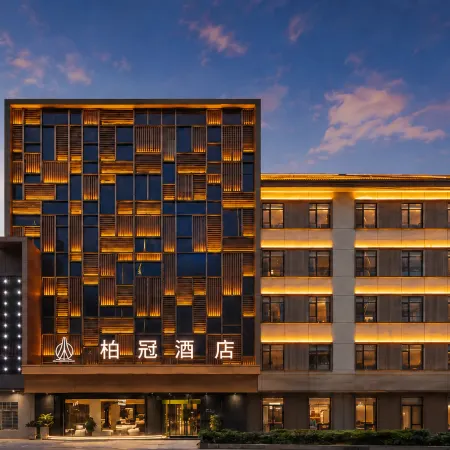 Baiguan Hotel (Jingmen Zhongtian Street. Yintai City Store)