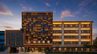 Baiguan Hotel (Jingmen Zhongtian Street. Yintai City Store) - Balkoner