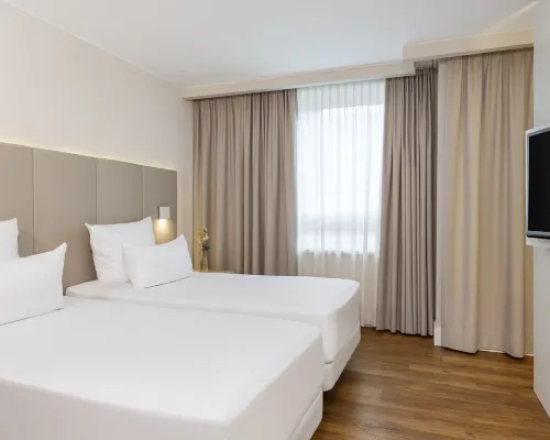 NH Hamburg Altona Hotels near Kampfkatzen