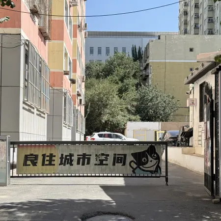 Liangzhu Homestay (Urumqi Zhongyinggong Subway Station)