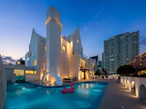 Floral Hotel·Hong Designer High-End Vacation Villa (Beihai Silver Beach Branch)
