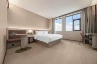 HanTing Hotel (Weinan Fuping Shuangchuang Building) - parking
