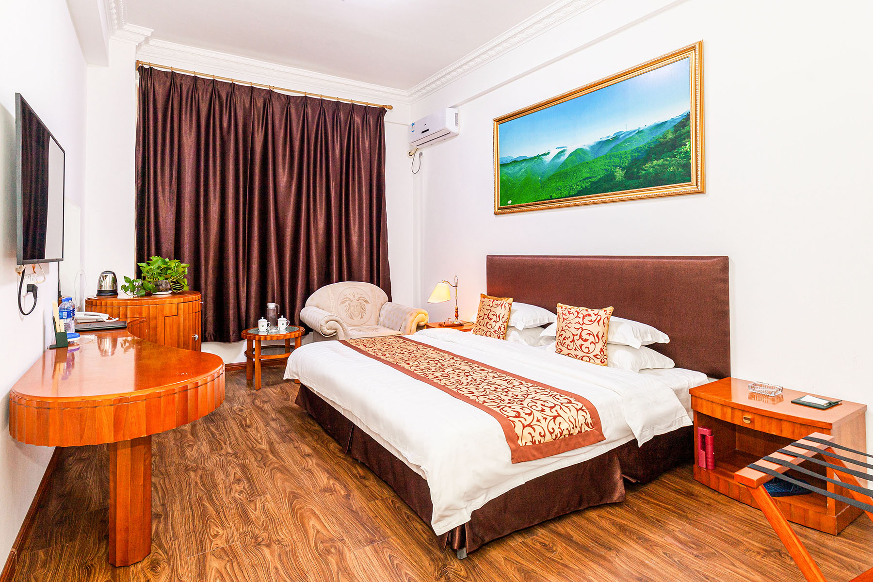 South Building of Dalian Xinghai Golf HotelOver view