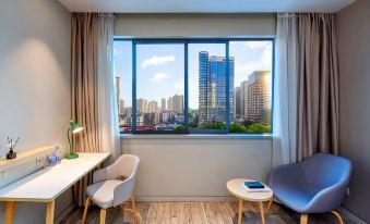 Aimoke Hotel (Guanyinqiao Hongqihegou Light Rail Station)