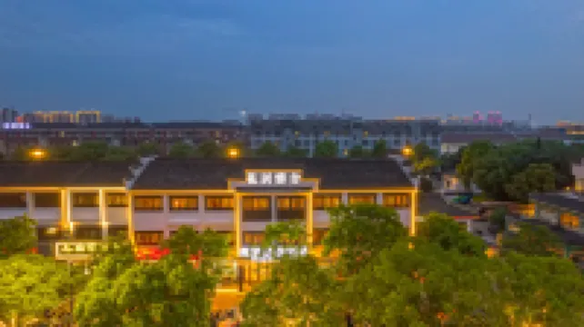 HuaJiYaShe Hotel (Nanxun Guzhen Scenic Area South Gate) Hotels near Xiaolianzhuang