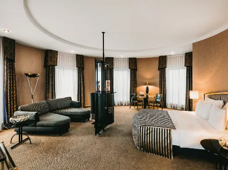 Lindner Hotel Dusseldorf Airport Отели рядом с достопримечательностью «Императорский дворец в Кайзерсверте»