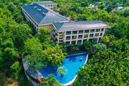 Malai Hot Spring Holiday Hotel Отели в г. Баотин