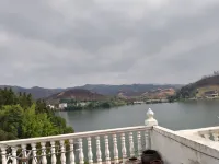 Shangyou Huangcheng Jiuju Homestay - غرفة مطلة على الجبل