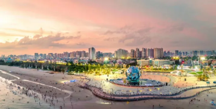 Excemon Beihai Beach Hotel（Yintan Chaodiao Square Store） Отели рядом с достопримечательностью «Bei Hai Silver Beach»