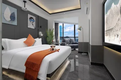 Yazhen·Light Luxury Hotel (Changsha IFS Platinum Center Wuyi Square Subway Station) Hotel a 