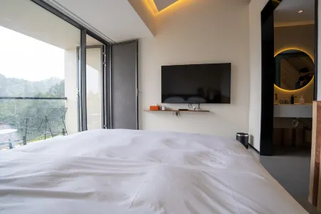 Yuexi Dabie Mountain Health Village Отели рядом с достопримечательностью «Rainbow Waterfall Scenic Spot In The Dabie Mountains»