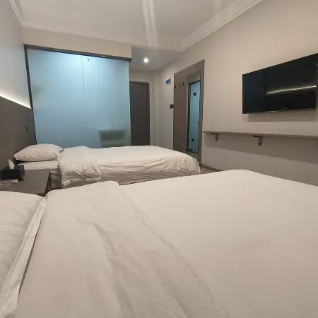 Maple Hotel