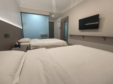 Maple Hotel Отели рядом с достопримечательностью «Chenqiao Songyuan Lake Wetland Park»