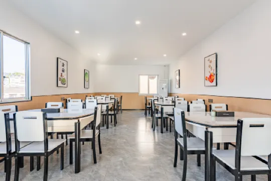 Elong Me Anlai Hotel (Qiandongnan Huangping Dongmen Street)