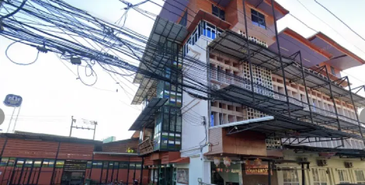 Sisaket PonTaWin Budget Inn