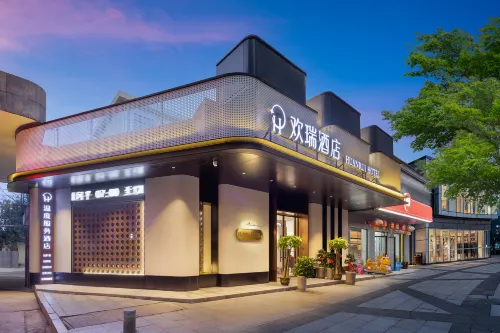 Huanrui Hotel (Loong Boat Race Center) Hotels in Miluo