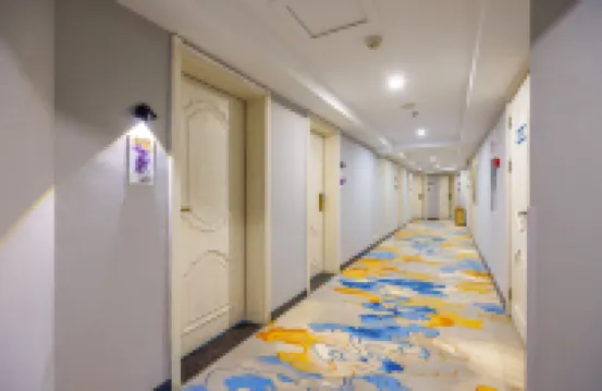 坤逸·精品酒店（蘭州火車站紅星巷地鐵站店）