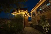 Aromatic Hotel with Snow Mountain View Hotels in 