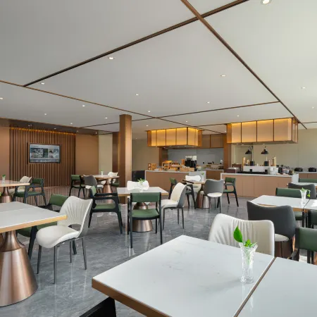 Atour Hotel (Oriental Cultural Plaza, Oriental High-Speed Railway Station)