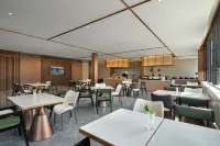 Atour Hotel Oriental High-speed Railway Station Hotel a Dongfang
