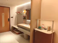 Orange E Hotel (Fuzhou Sanfang Qixiang Dongjiekou Subway Station) Hotels near Gulou